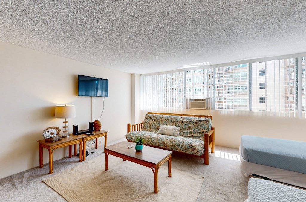 Tradewinds Plaza 906