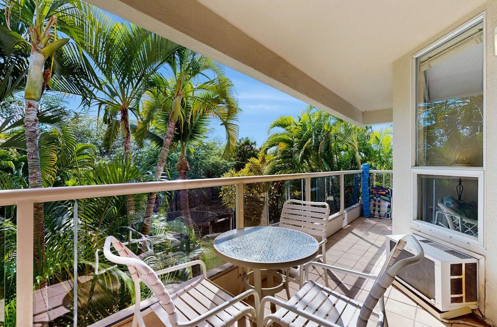 Maui Banyan Q203