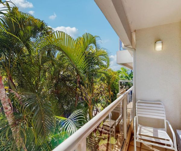 Maui Banyan Q203A