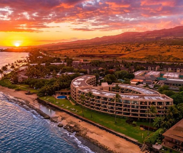 Paki Maui 120 | King Bed, Garden Lanai & Oceanfront Pool.